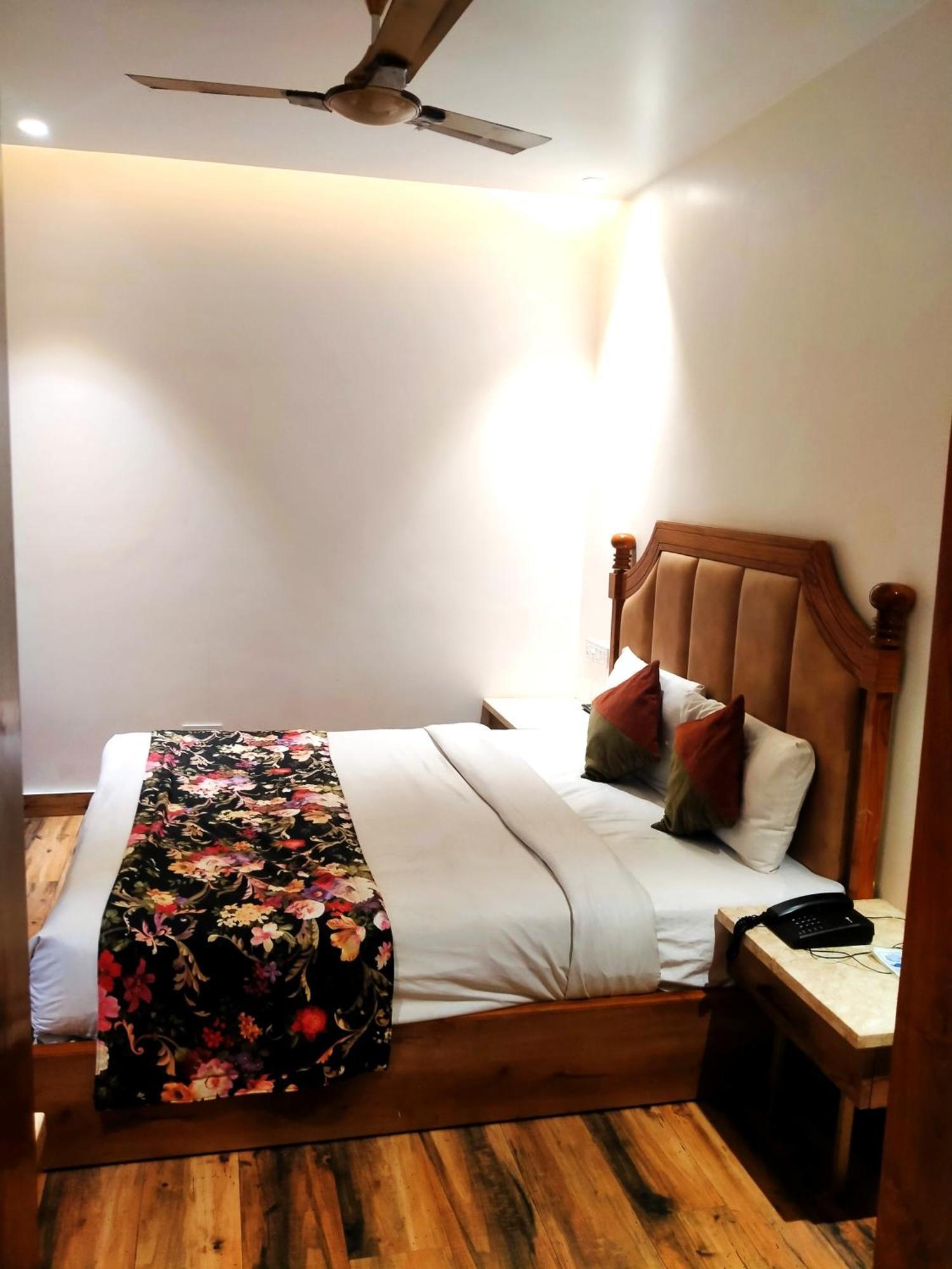 Hotel Rv Golden Амритсар Экстерьер фото