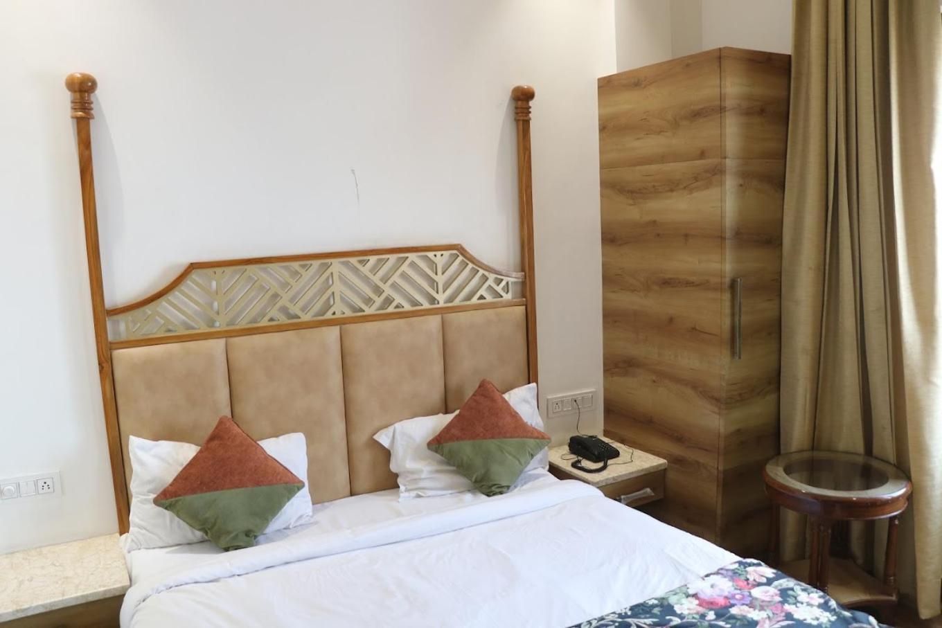 Hotel Rv Golden Амритсар Экстерьер фото