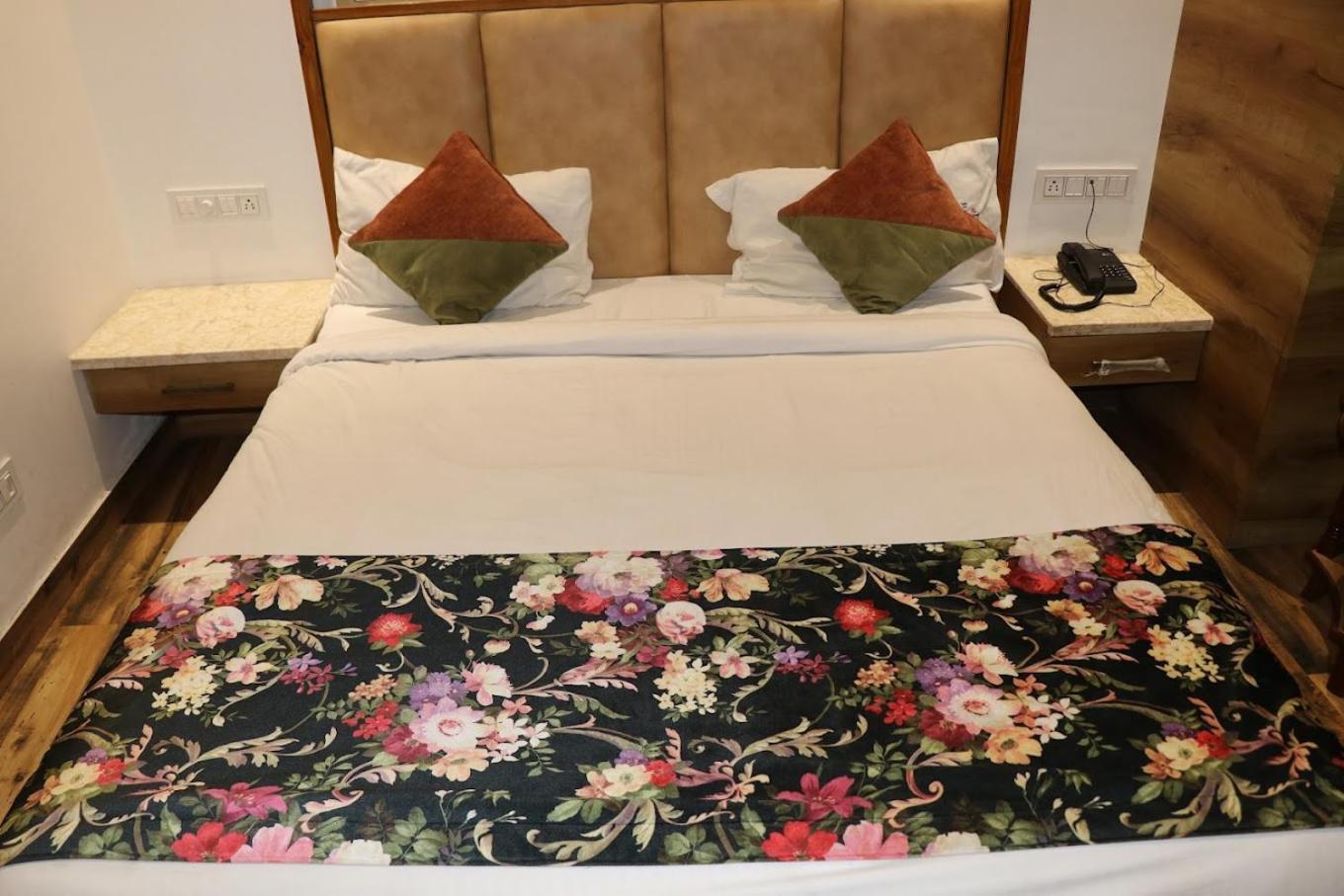 Hotel Rv Golden Амритсар Экстерьер фото